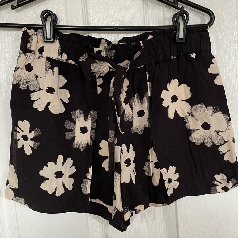 Madewell Black and Cream Floral High Waist Shorts